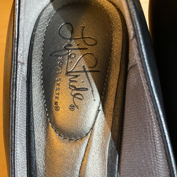 Life Stride Black Heels - Picture 5 of 8